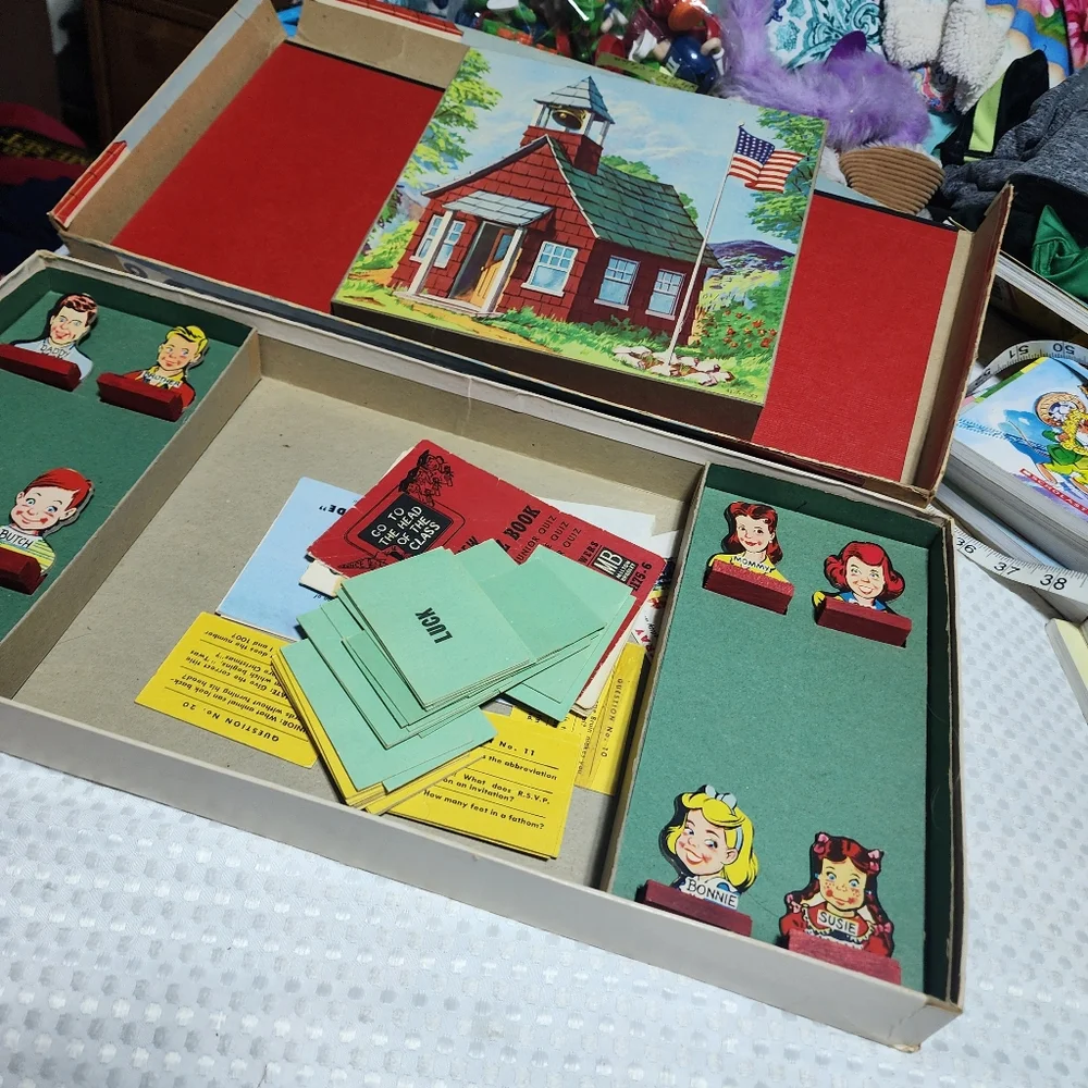 MILTON BRADLEY EUC VINTAGE 1953 GO TO THE HEAD OF THE CLASS BOARD GAME